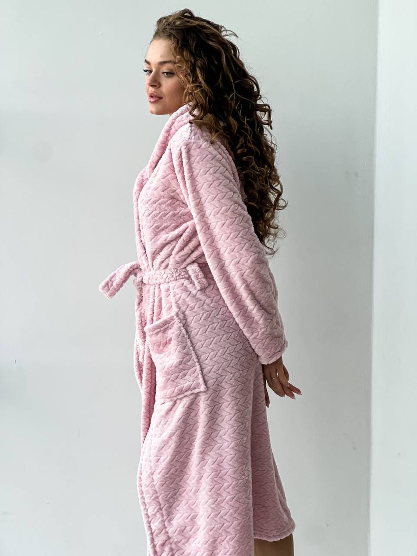 Женский мягкий халат с карманами, поясом и капюшоном розовый