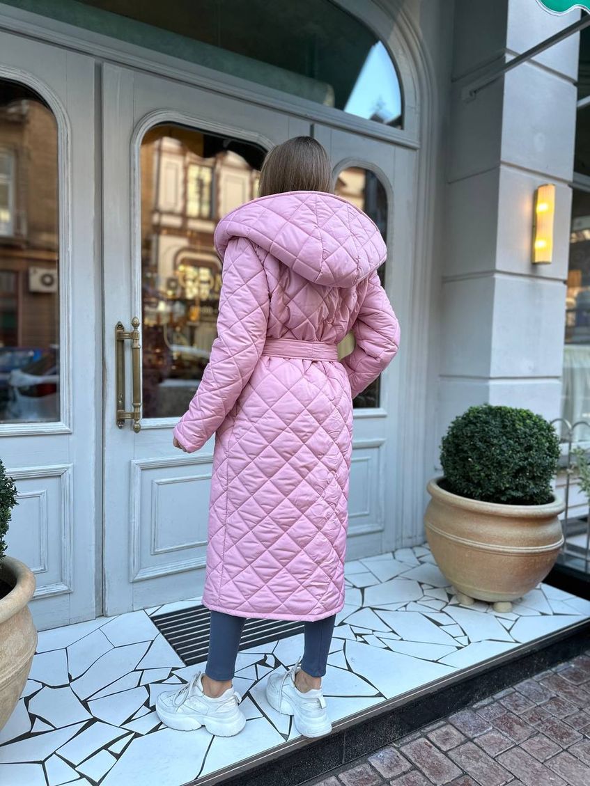 Женское стеганное пальто на запах с капюшоном и поясом LL-234 розовое