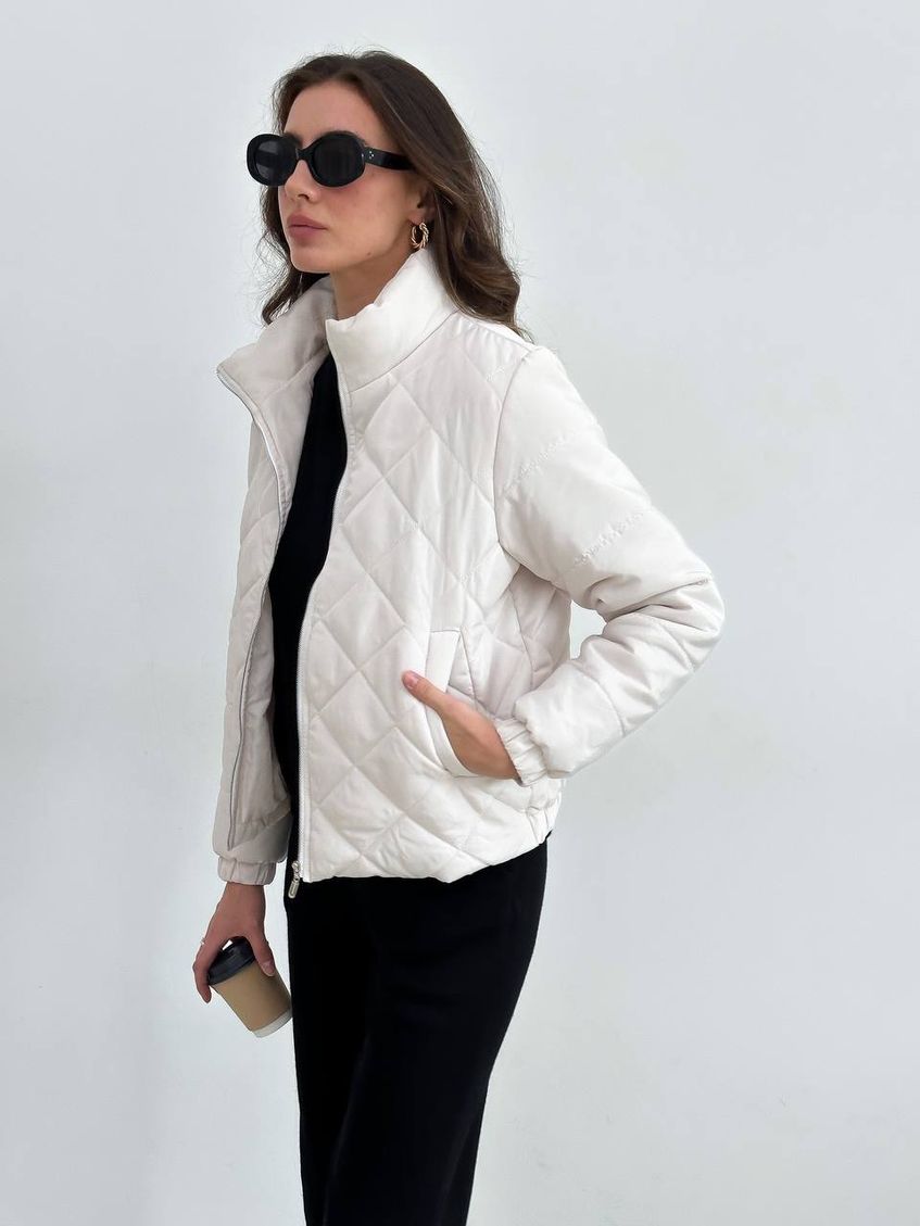 Женская короткая куртка на молнии LL-231 молочная