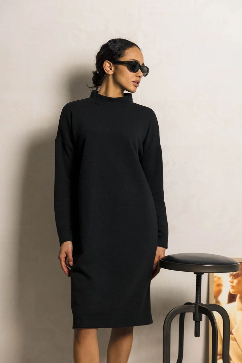Трикотажное повседневное платье миди с длинными рукавами SEV-2118.5541 черное