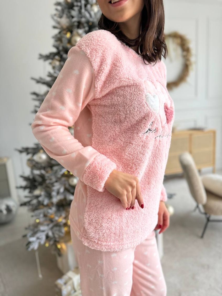 Женская мягкая пижама с сердечками на флисе розовая