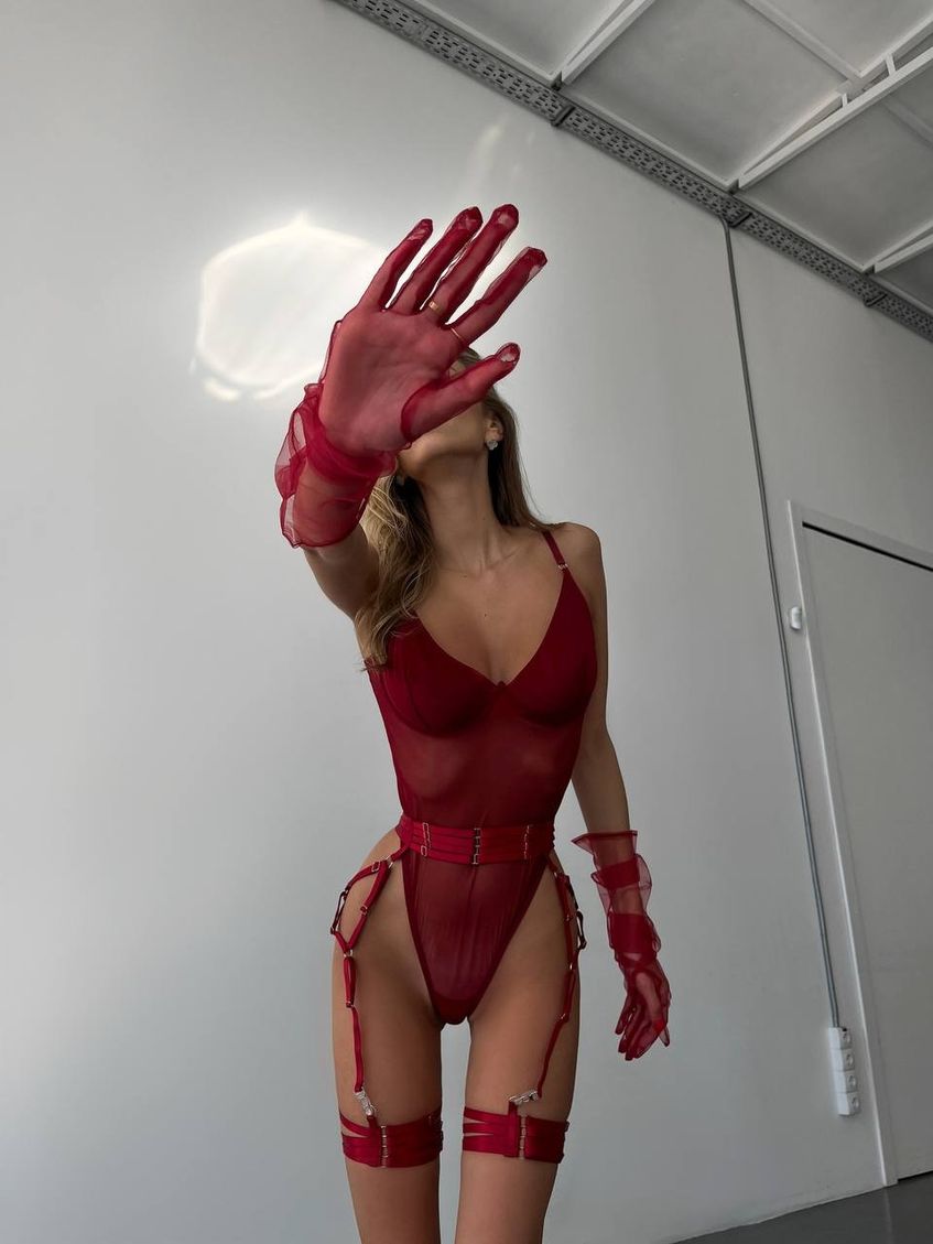 Жіноче сексуальне боді з комплектацією+рукавички у подарунок червоне