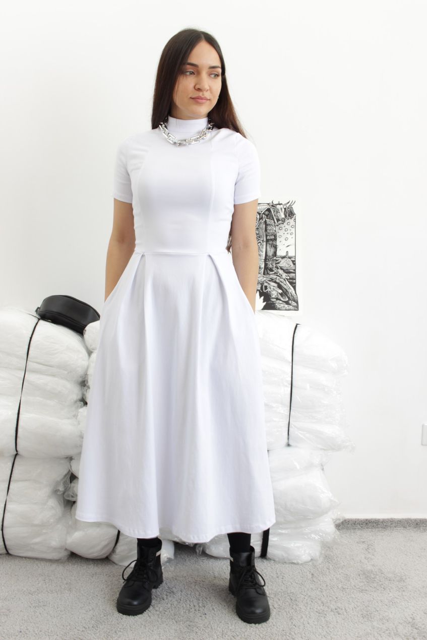Довга сукня зі спідницею клеш і коротким рукавом Попелюшка Біла
