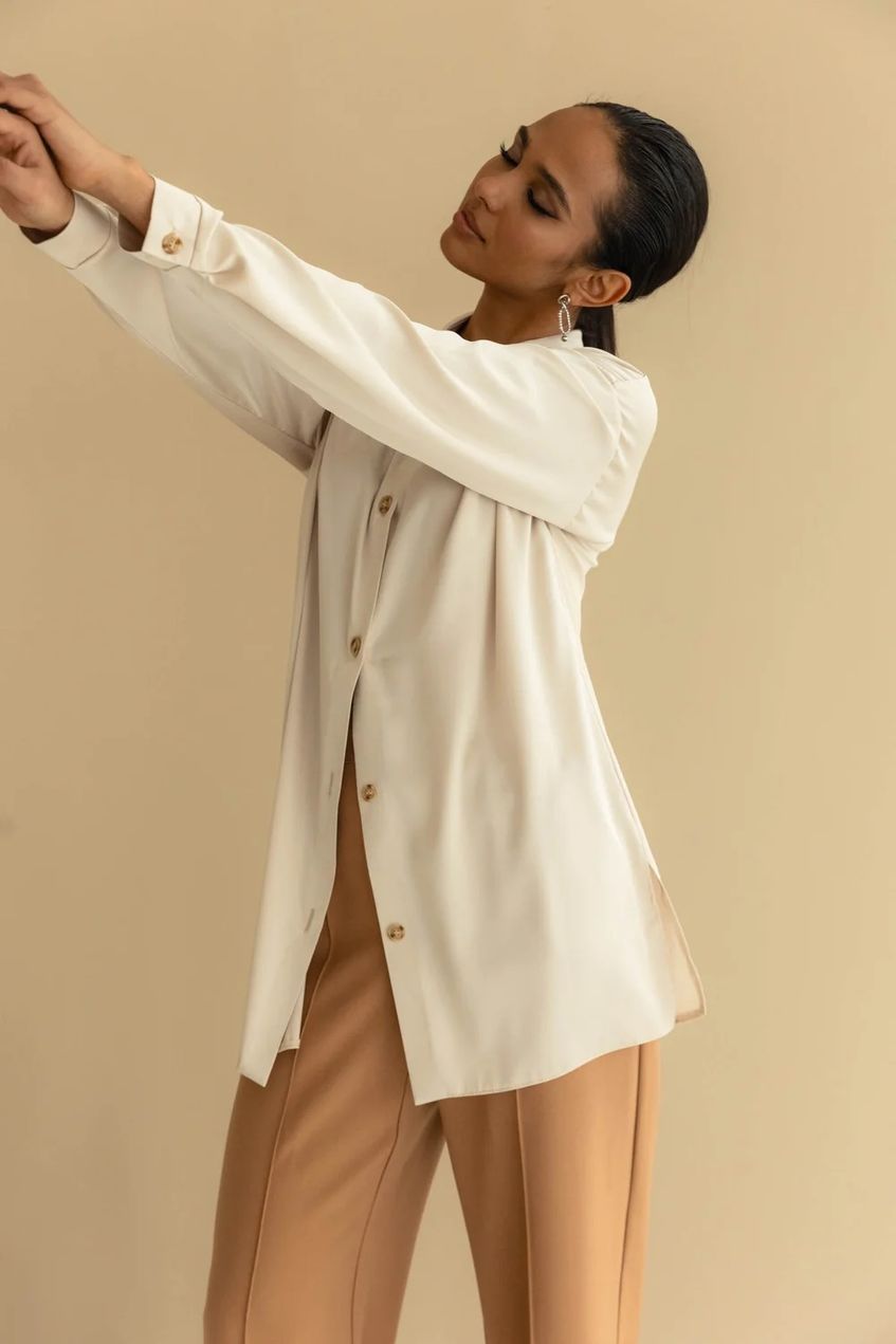 Жіноча шовкова блузка на гудзиках з довгими рукавами SEV-2126.5589 бежева