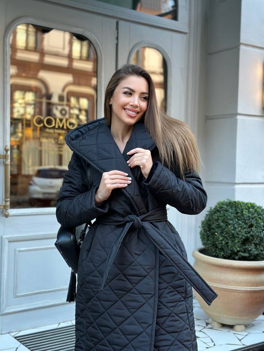 Женское стеганное пальто на запах с капюшоном и поясом LL-234 черное